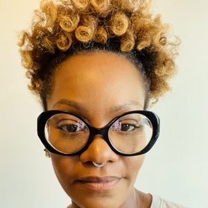 Meet your Posher, Lakeisha